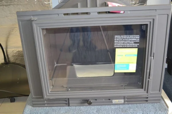 Чавунна камінна топка UNIFLAM 600 ECO 8 кВт з шибером